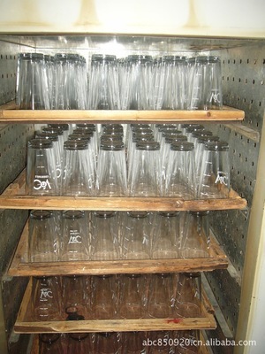 工廠直銷廣告促銷 創(chuàng)意不銹鋼套V形玻璃調(diào)酒杯